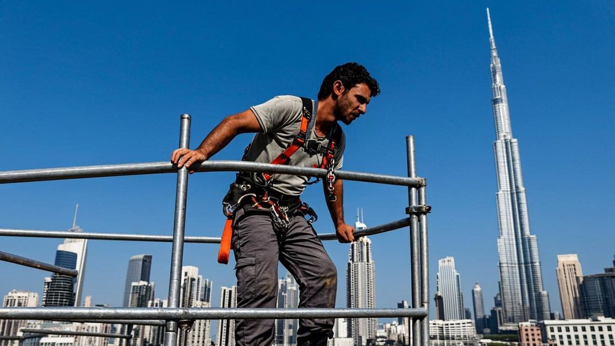 Safety Harness Inspection in UAE — Standards, Checklist & Lifespan
